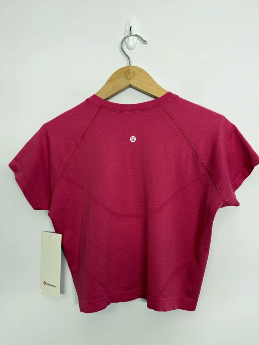 Lululemon Swiftly Tech Cropped Short-Sleeve Shirt Raspberry Coulis Sz 12 NWT - Picture 3 of 3
